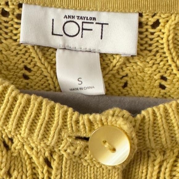 5 for $40 SALE !
Ann Taylor LOFT Yellow Cable Knit Button Down Cardigan sz S - Picture 2 of 11